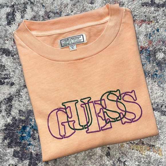 GUESS Originals Staggered Logo T-Shirt - Picture 9 of 9